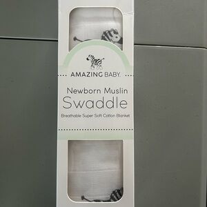 Amazing Baby Newborn Muslin Swaddle